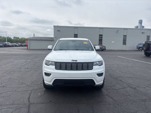 Used 2018 Jeep Grand Cherokee Altitude AWD/4WD image 3