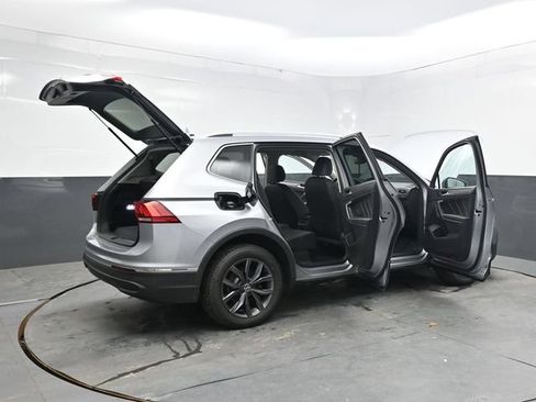 Used 2022 Volkswagen Tiguan SE FWD image 39