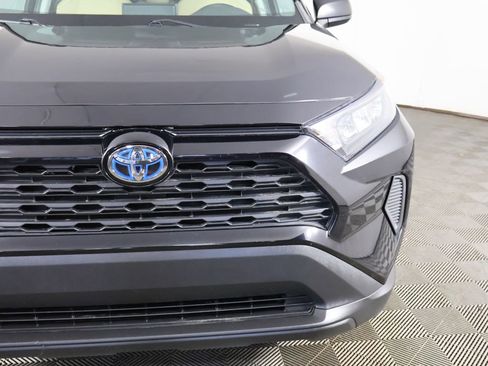 Used 2022 Toyota RAV4 LE AWD/4WD image 11