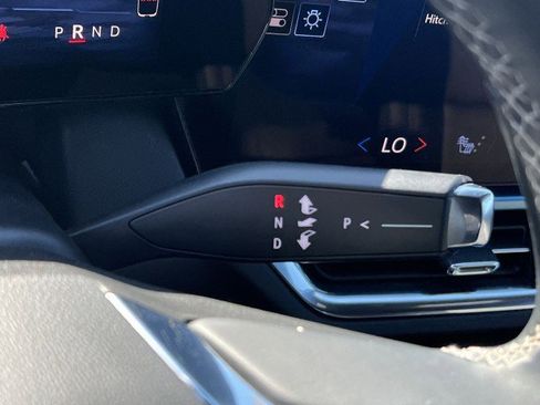 Used 2025 Chevrolet Equinox EV LT w/ Convenience Package image 16