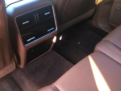 Used 2019 Porsche Cayenne Turbo w/ Sportdesign Package image 25