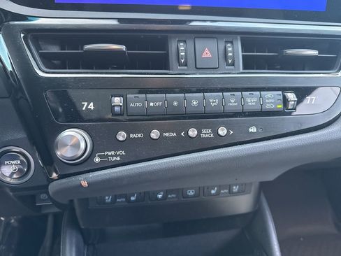 Certified 2025 Lexus ES 300h F Sport image 34