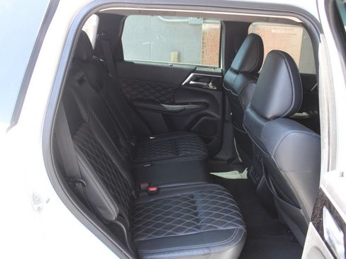 Used 2023 Mitsubishi Outlander SEL FWD image 14