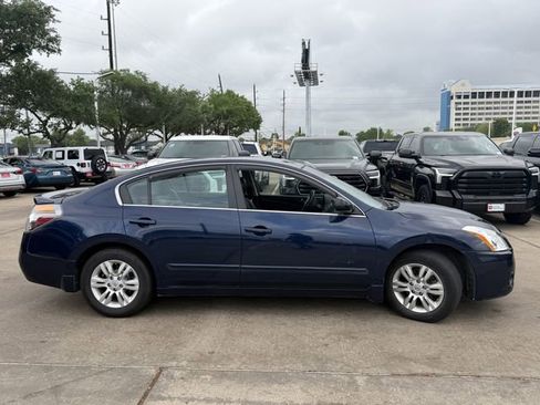 Used 2011 Nissan Altima 2.5 S w/ Special Edition Pkg image 4