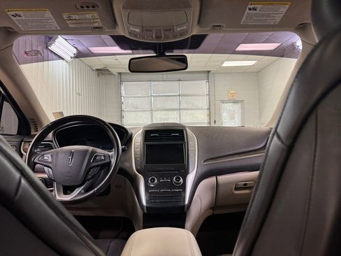 Used 2017 Lincoln MKC Reserve image 21
