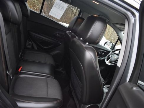 Used 2017 Chevrolet Trax LT w/ LT Convenience Package image 13