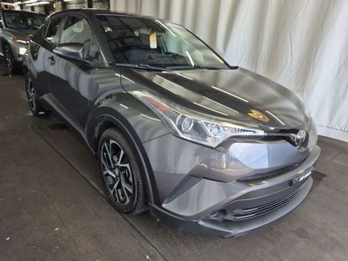 Used 2018 Toyota C-HR XLE FWD image 4