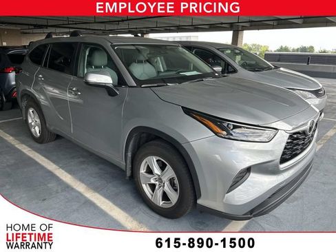 Used 2023 Toyota Highlander L FWD image 1