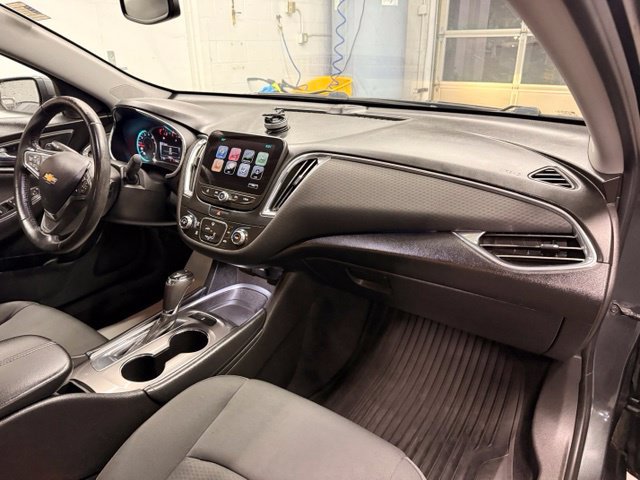 Used 2017 Chevrolet Malibu LT FWD image 26