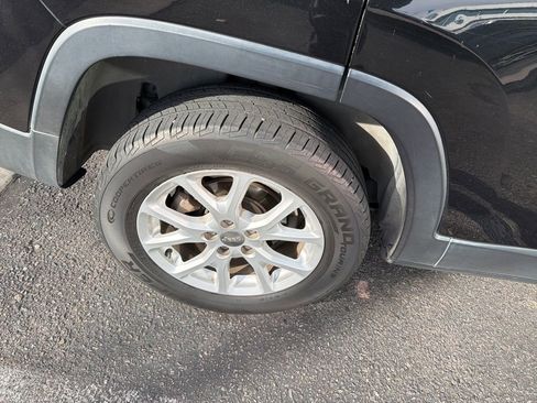 Used 2016 Jeep Cherokee Latitude w/ Comfort & Sound Group image 11