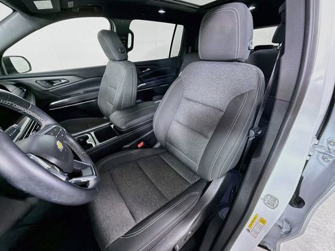 Used 2025 Chevrolet Traverse LT w/ Sun and Wheel Package AWD/4WD image 12