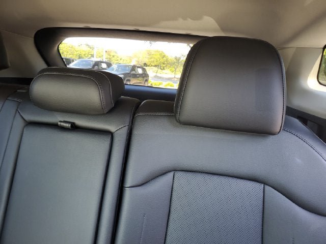 Used 2025 Kia Sportage EX FWD image 13