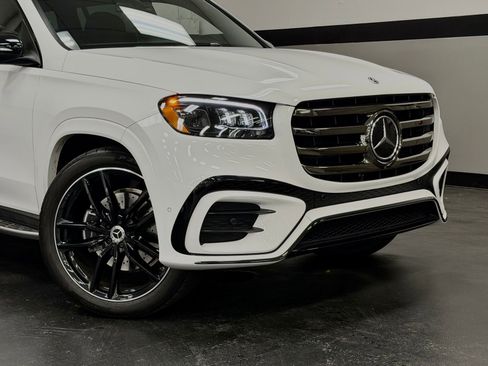 Used 2025 Mercedes-Benz GLS 450 4MATIC image 3
