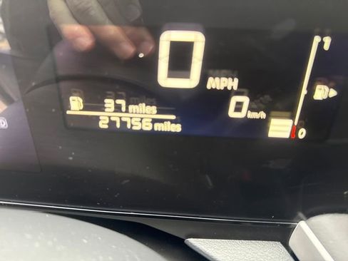 Used 2025 Nissan Kicks S image 13