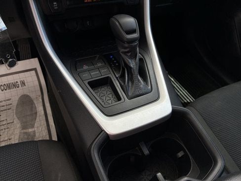 Used 2022 Toyota RAV4 LE FWD image 16
