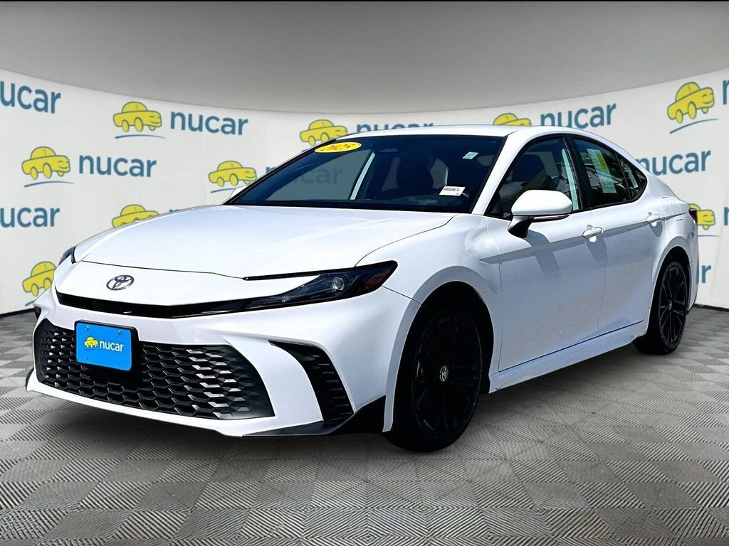 Used 2025 Toyota Camry SE FWD image 3