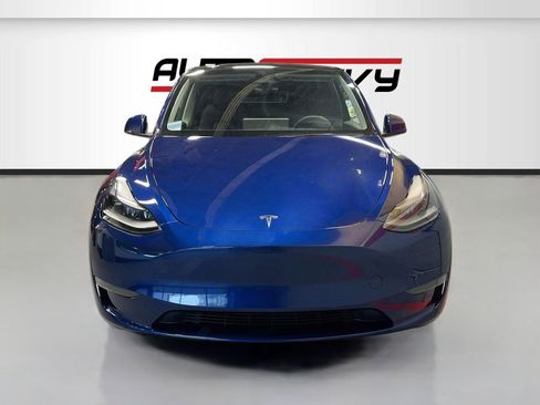 Used 2023 Tesla Model Y Long Range AWD/4WD image 2