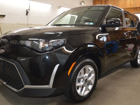 Used 2025 Kia Soul LX image 18