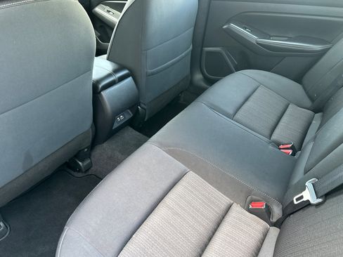 Used 2025 Nissan Altima 2.5 SV FWD image 13