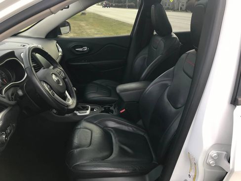 Used 2016 Jeep Cherokee Trailhawk w/ Comfort/Convenience Group image 35