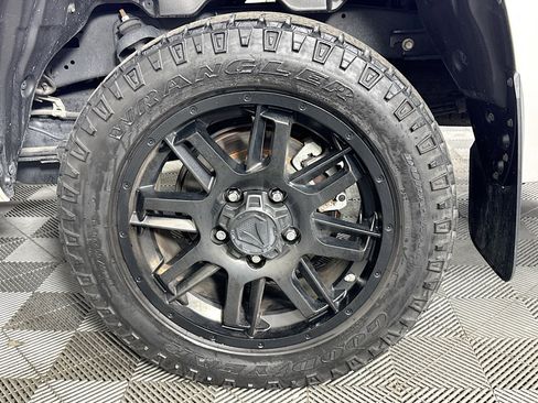 Used 2021 Toyota Tundra SR5 w/ SR5 Upgrade Package image 33