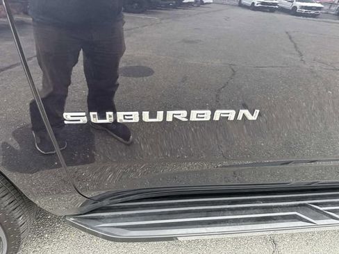 Used 2024 Chevrolet Suburban LT image 14
