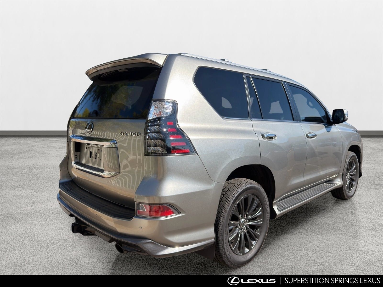 Used 2023 Lexus GX 460 Premium w/ Accessory Package AWD/4WD image 4