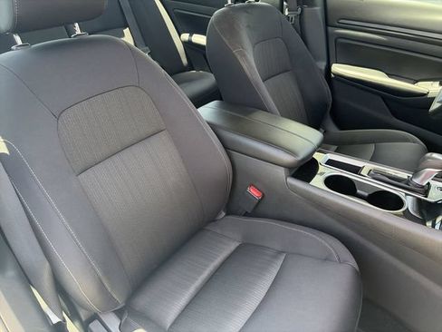 Used 2024 Nissan Altima 2.5 SV FWD image 11