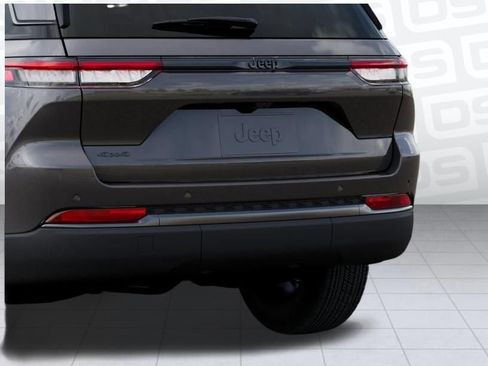 New 2026 Jeep Grand Cherokee Altitude image 13