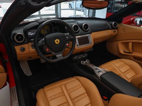 Used 2011 Ferrari California RWD image 10