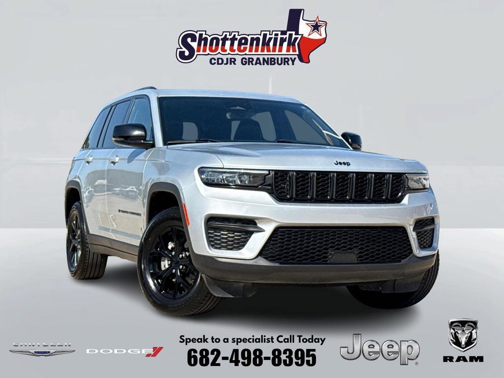 Used 2024 Jeep Grand Cherokee Altitude RWD image 1