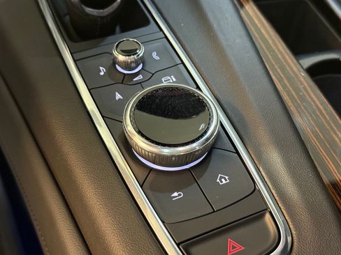 Certified 2022 Cadillac Escalade Premium Luxury w/ LPO, Radiant Package image 37