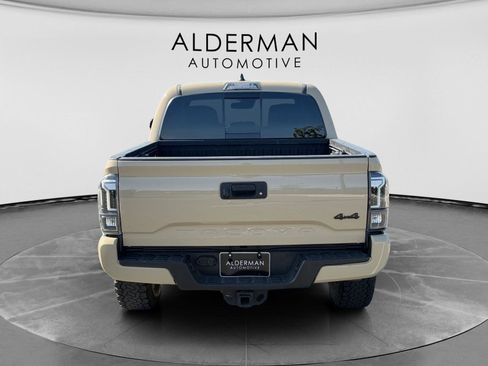 Used 2020 Toyota Tacoma TRD Sport image 4