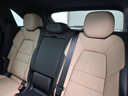 Certified 2026 Porsche Cayenne AWD/4WD image 6