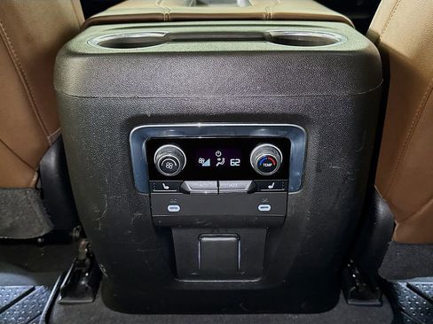 Used 2021 Chevrolet Suburban High Country image 25