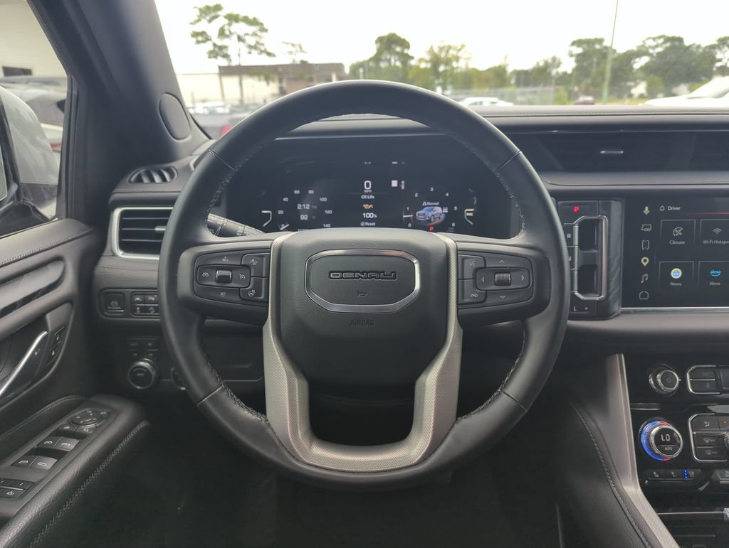 Used 2023 GMC Yukon XL Denali AWD/4WD image 16