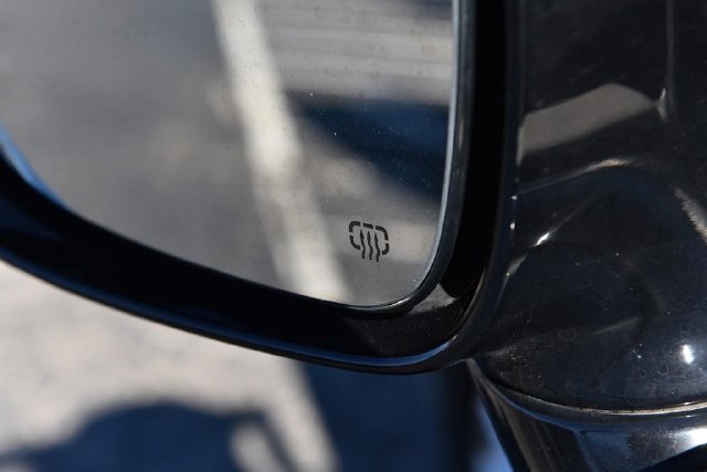 Used 2024 Chrysler Pacifica Touring-L FWD image 10