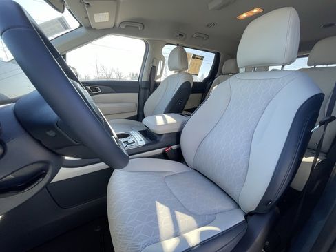 Certified 2026 Kia Carnival EX image 20