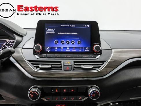 Used 2025 Nissan Altima 2.5 SV FWD image 12