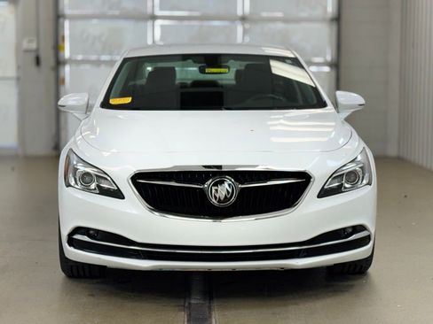 Used 2019 Buick LaCrosse Essence image 2