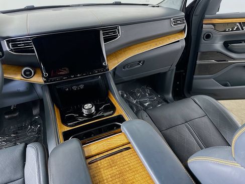 Used 2022 Jeep Grand Wagoneer Series II w/ Premium Group II AWD/4WD image 19