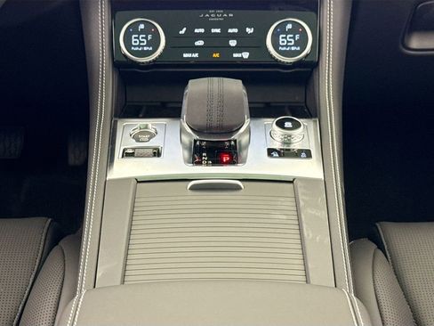 Used 2025 Jaguar F-PACE R-Dynamic S image 12