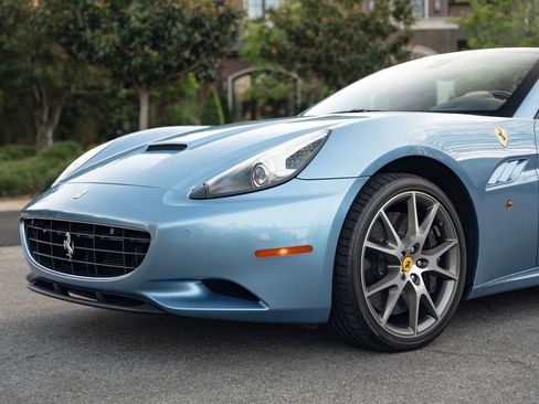 Used 2010 Ferrari California RWD image 62