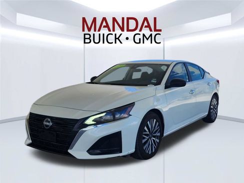 Used 2024 Nissan Altima 2.5 SV FWD image 1