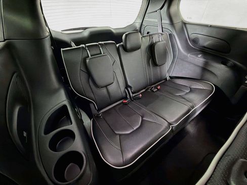 Used 2025 Chrysler Pacifica Limited FWD image 41
