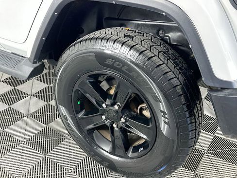 Used 2021 Jeep Wrangler Unlimited Sahara image 40