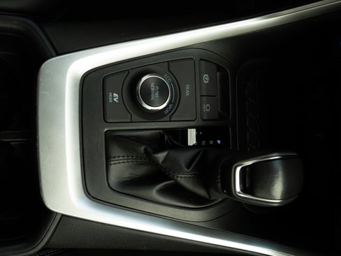 Used 2022 Toyota RAV4 XLE Premium image 27