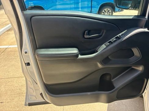 Used 2025 Nissan Frontier S RWD image 19