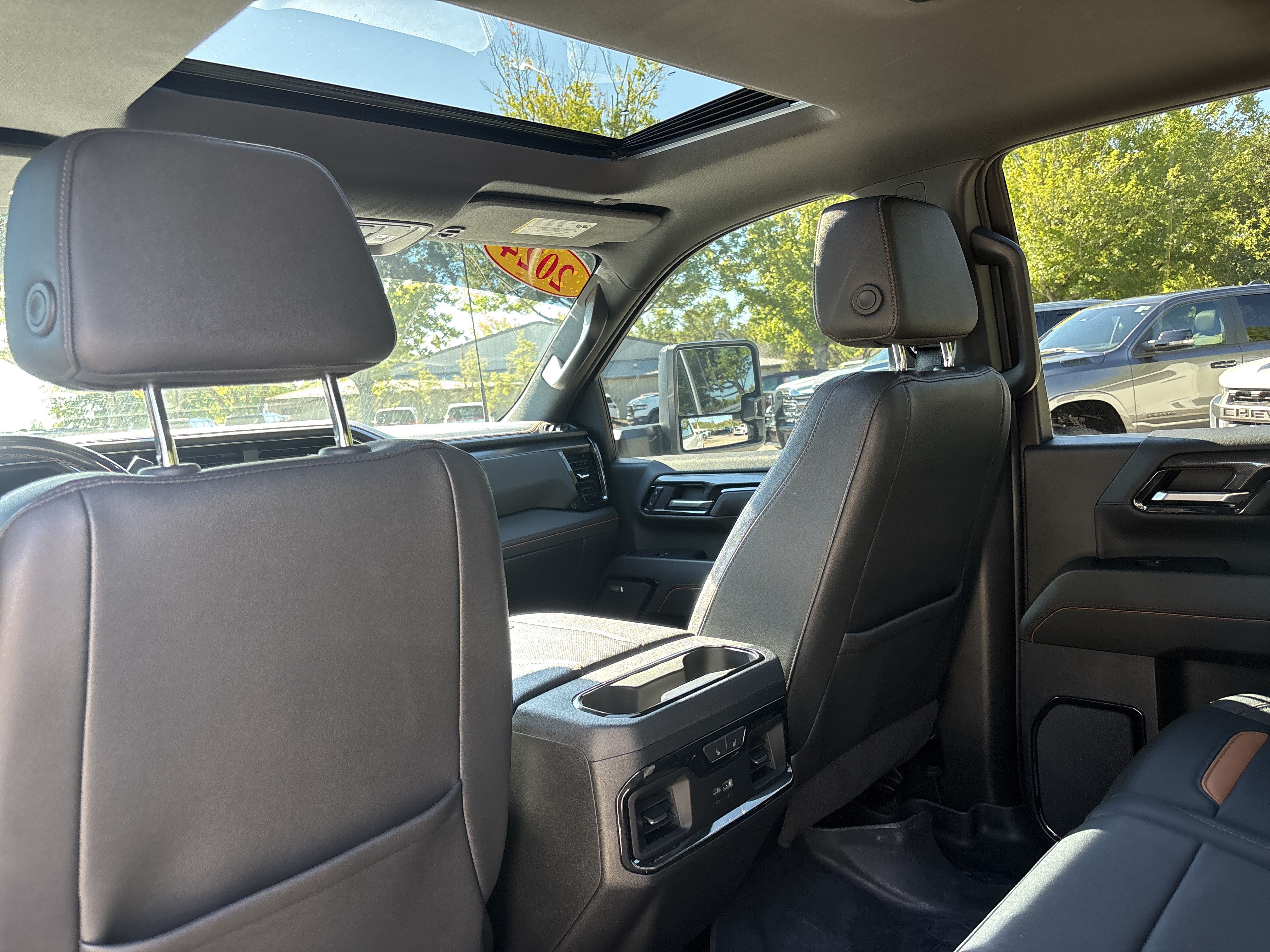 Used 2024 GMC Sierra 2500 AT4 w/ AT4 Premium Plus Package AWD/4WD image 16