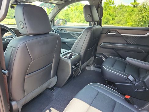 Certified 2024 GMC Acadia Denali FWD image 11